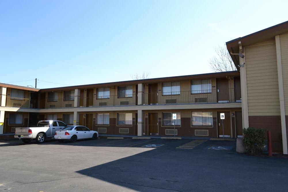 Days Inn Spokane Dış mekan fotoğraf