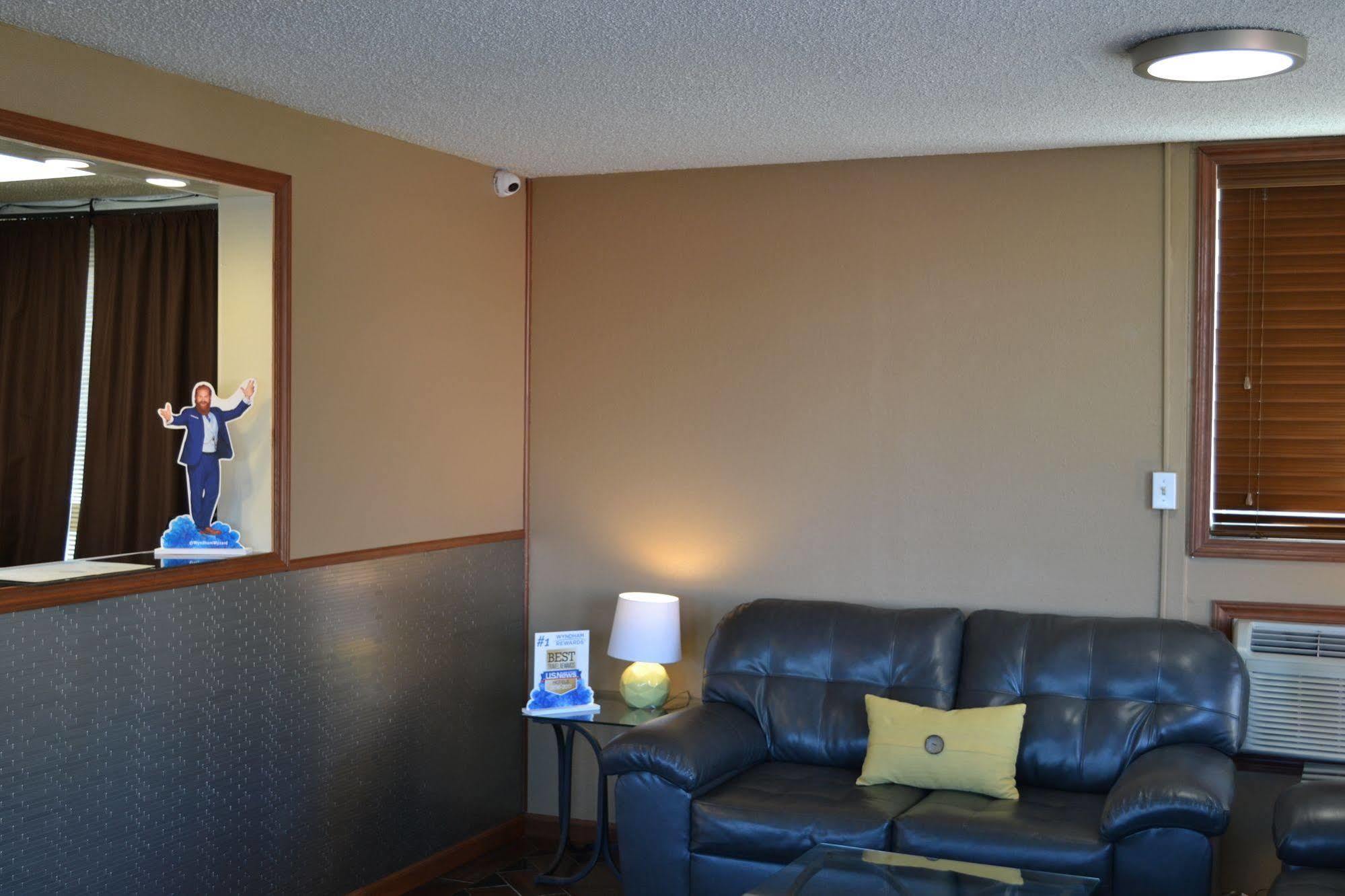 Days Inn Spokane Dış mekan fotoğraf