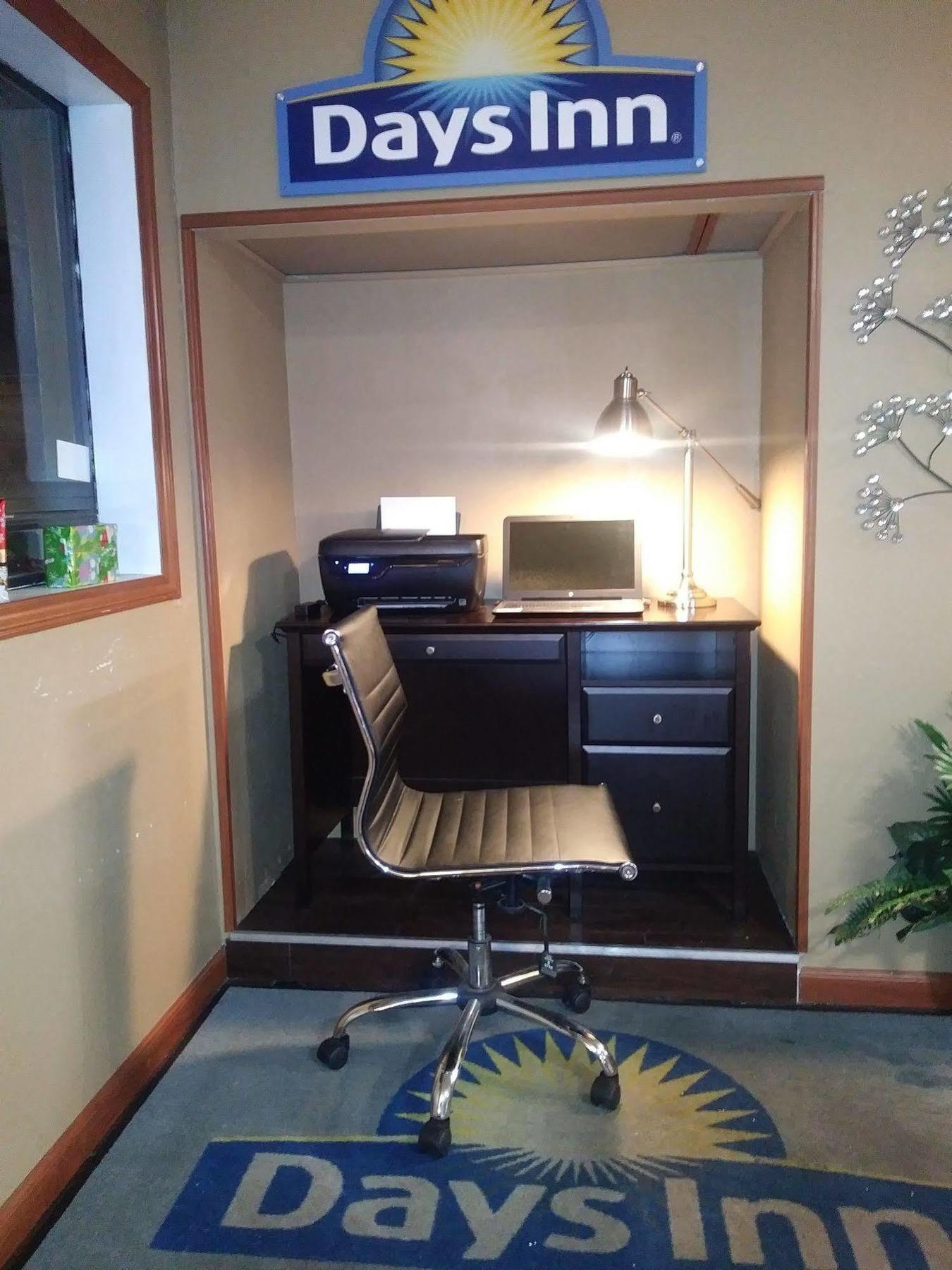 Days Inn Spokane Dış mekan fotoğraf