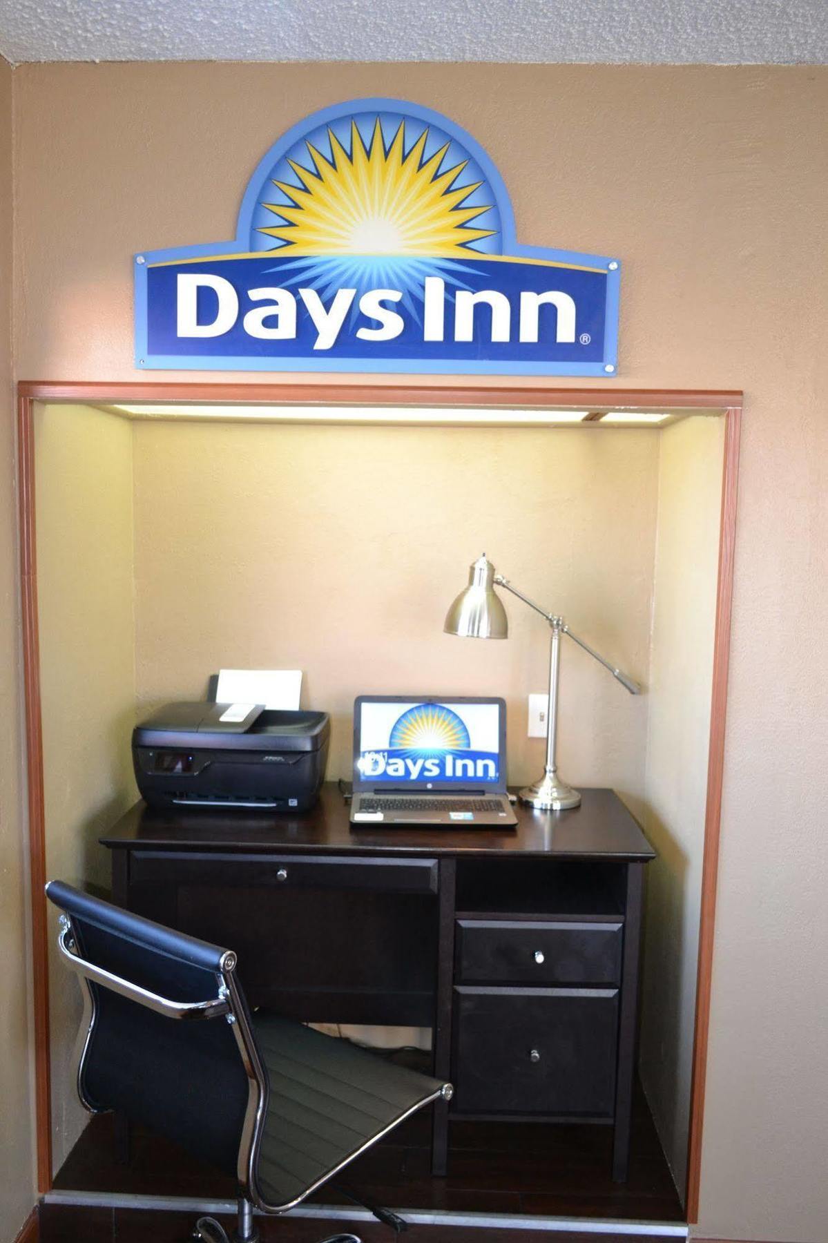 Days Inn Spokane Dış mekan fotoğraf